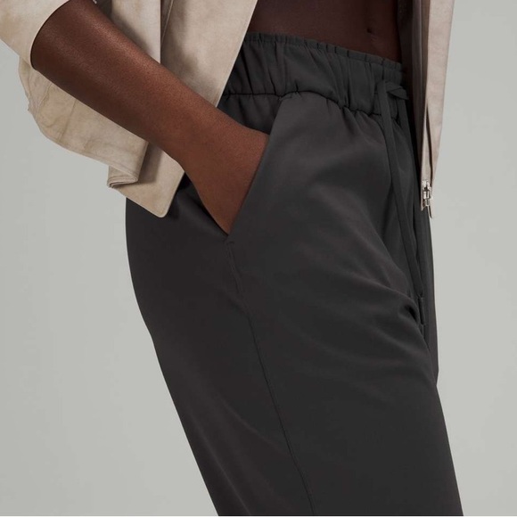 Lululemon Stretch Luxtreme High-Rise Jogger
Graphite Grey - Picture 3 of 5